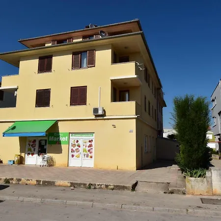 公寓 Adriana 罗维尼